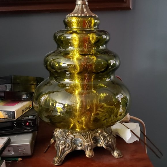 Hoping to find someone to give info on this HUGE lamp. - Picture 4 of 4